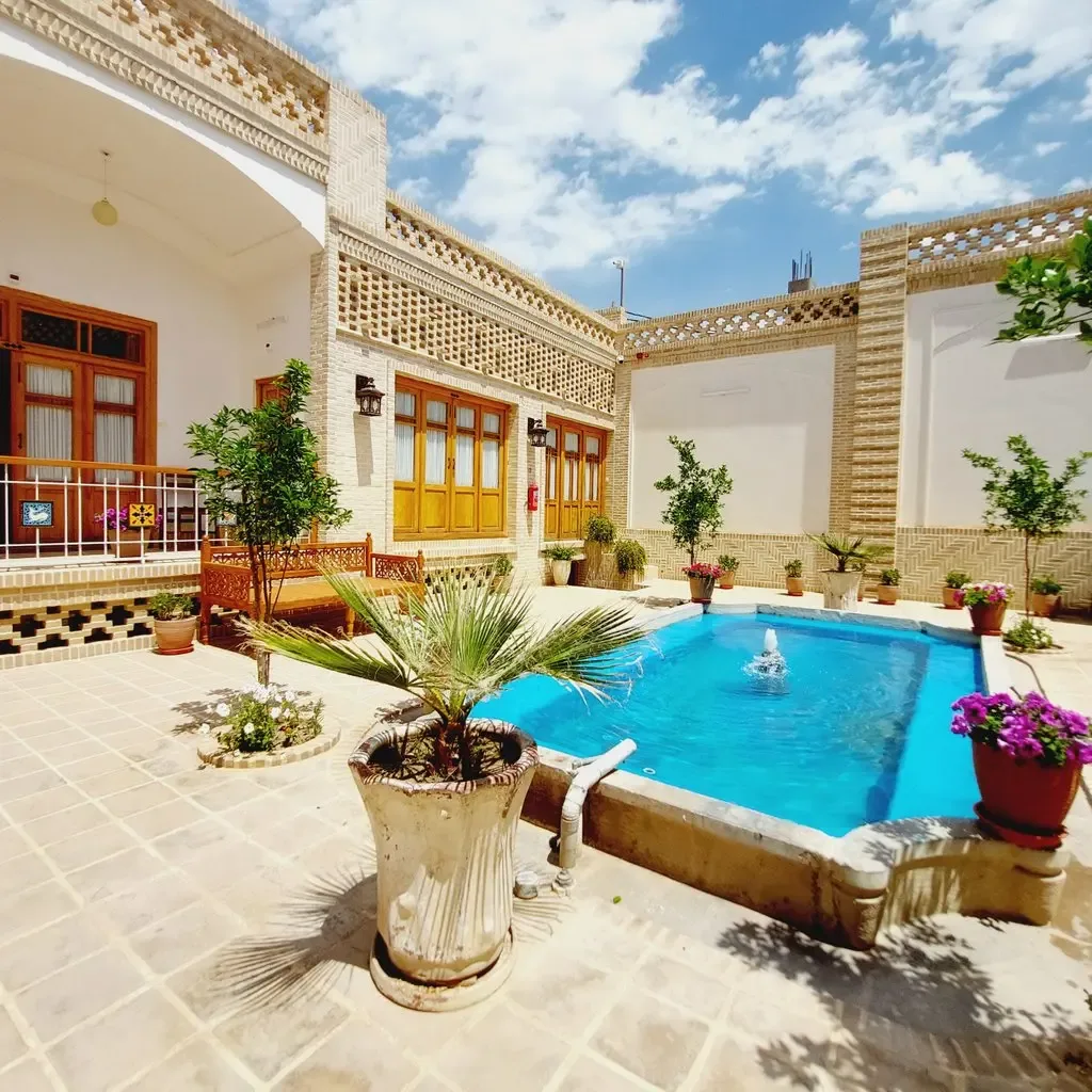 معماری و پنجره های خانه تاریخی در کاشان